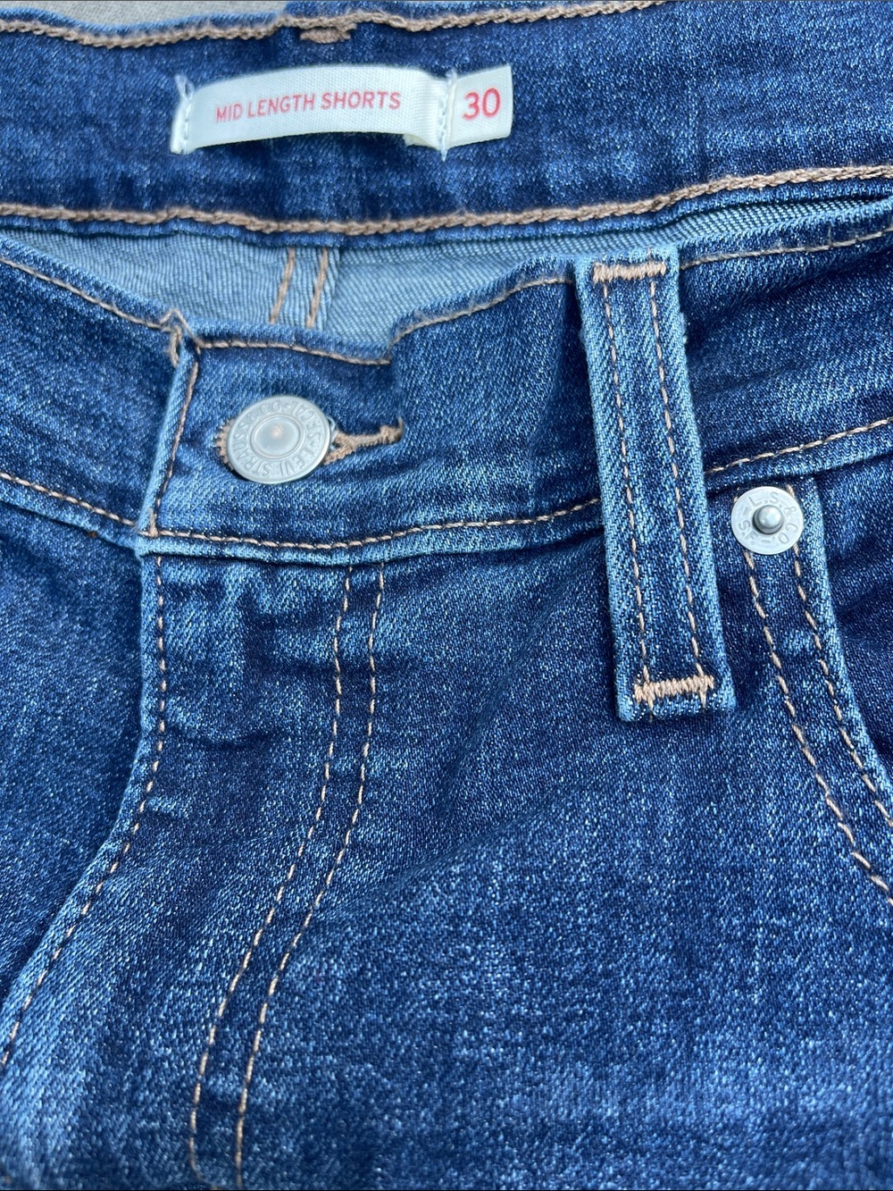 LEVI’S Mid-Rise/Mid-Length Dark Blue Denim Shorts for Women - Picture 9 of 15